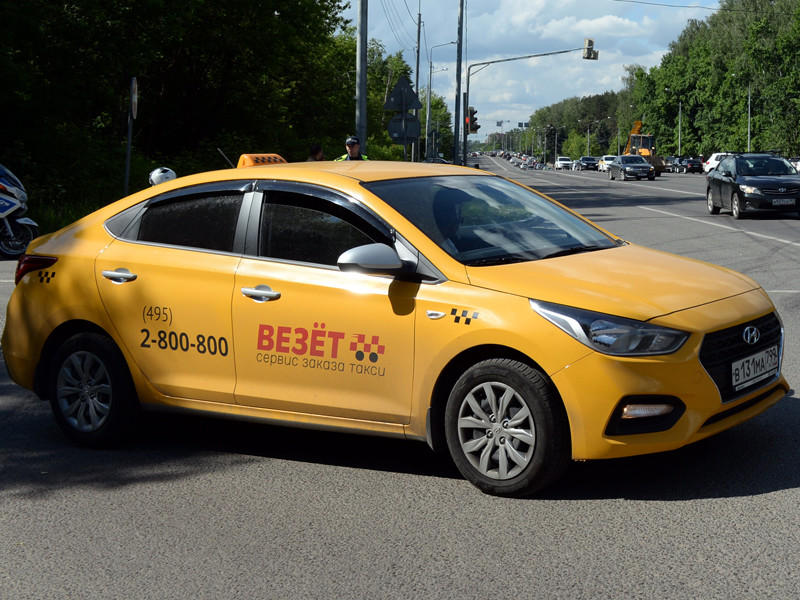 Покупка компанией "Яндекс.Такси" части активов агрегатора "Везет" может негативно отразиться на конкуренции, но не подпадает под регулирование Федеральной антимонопольной службы