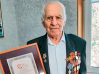 Житель села Архипо-Осиповка Иван Курбаков, который недавно отметил столетний юбилей, получил сертификат, подтверждающий его звание старейшего в России водителя
