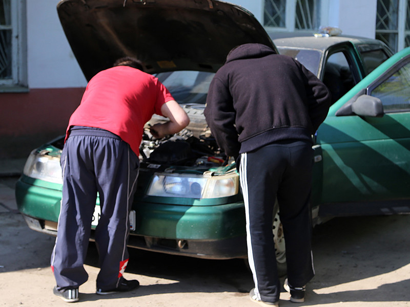  Из-за кризиса россияне стали меньше тратить на ремонт автомобилей и неисправные машины заполонили дороги страны 